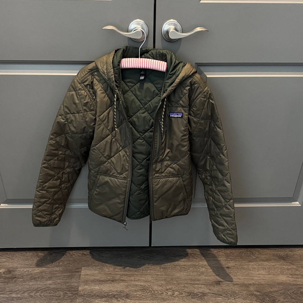 Patagonia Olive Green Quilted womens Hooded Puffer Jacket